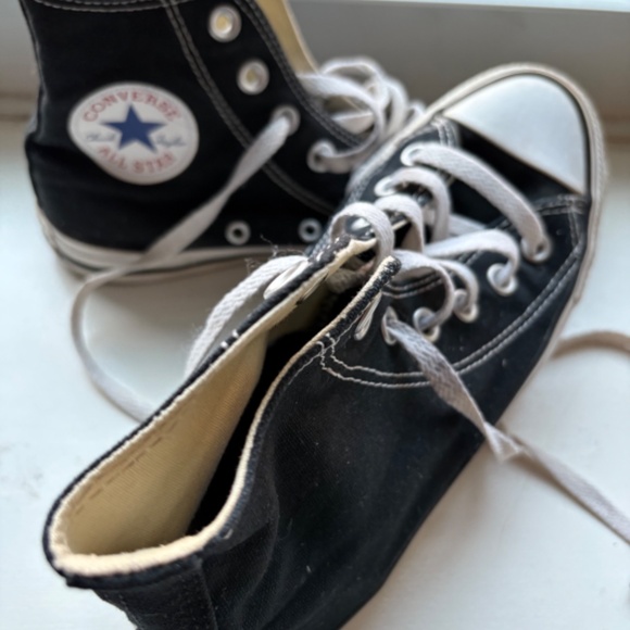 Chuck Taylor Converse All Star in size 7 - Picture 3 of 5